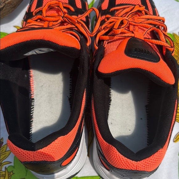 Bold Black and Orange Athletic Shoes with Modern Design main image 7